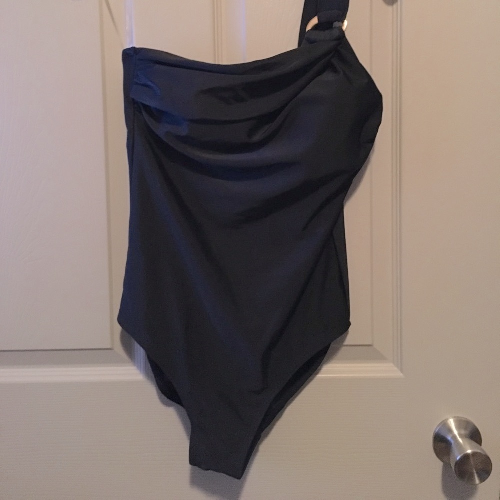 Merona black one piece bathing suit🩱.